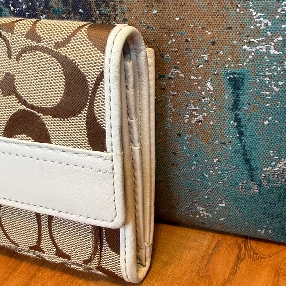 Coach Vintage Signature Khaki and White Leather Wallet - Picture 7 of 16